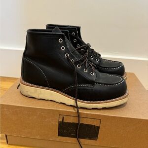 Women’s Red Wing Heritage - 6 inch classic moc in black